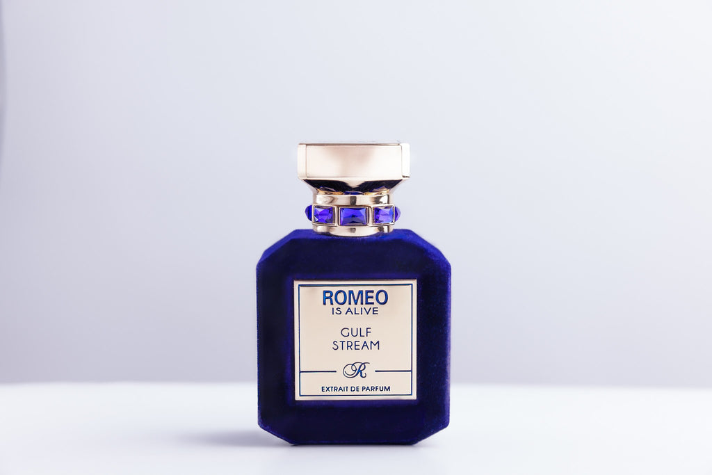 Gulf Stream, extrait de parfum Romeo is Alive, flacon velours bleu nuit et bouchon doré