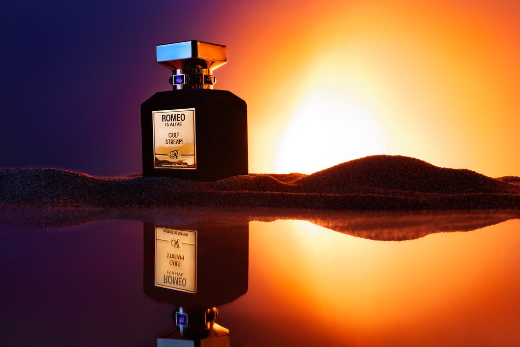 Gulf Stream de Romeo is Alive devant un coucher de soleil, reflet sur l'eau